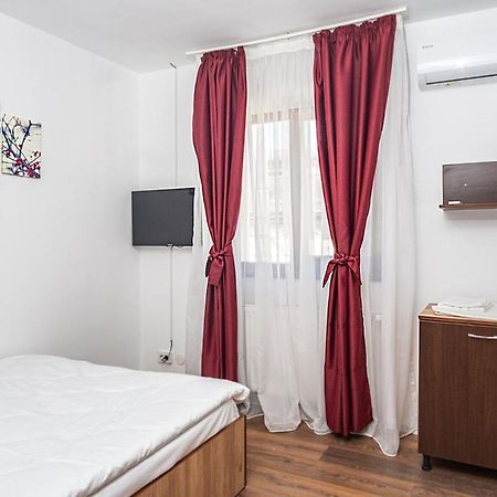 Hotel La Platouri Voluntari Екстериор снимка