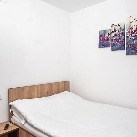 Hotel La Platouri Voluntari Екстериор снимка