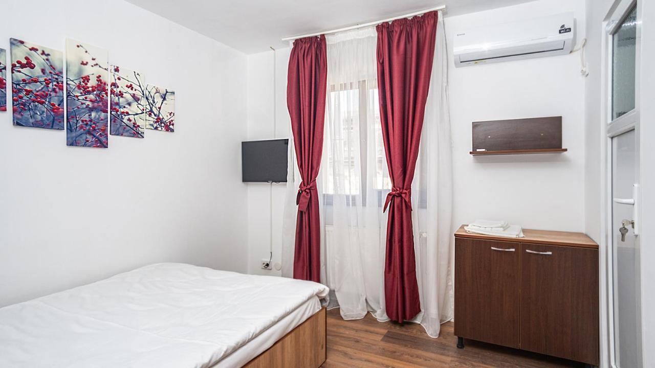 Hotel La Platouri Voluntari Екстериор снимка