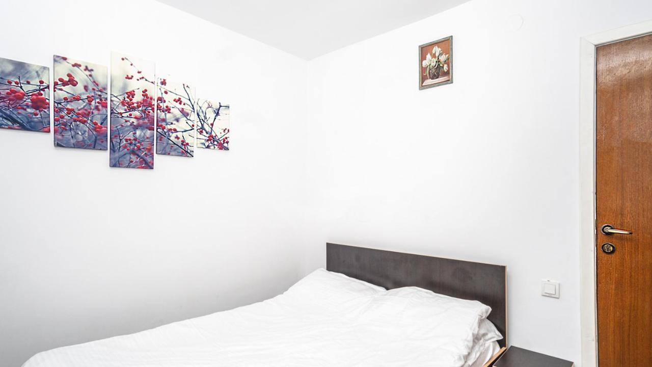 Hotel La Platouri Voluntari Екстериор снимка
